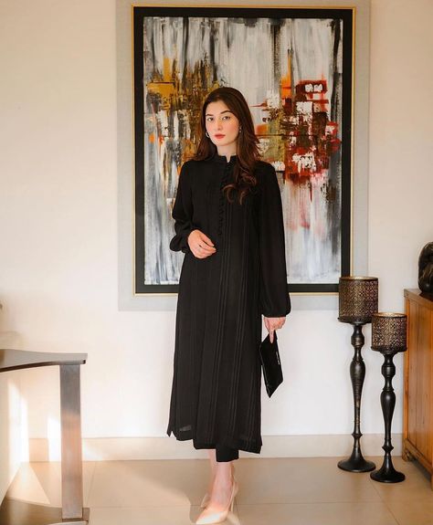 Plain Black Dress Design, Black Dress Design Pakistani, Decent Dresses, Hanging Sleeves, Indian Designer Suits, Pakistani Fashion Casual, Stylish Short Dresses, Indian Dresses Traditional, Muslim Fashion Dress