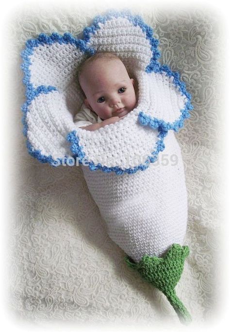 Crochet Baby Cocoon Pattern, Baby Cocoon Pattern, Baby Slaapzakken, Crochet Cocoon, Crochet Baby Cocoon, Newborn Flower, Newborn Crochet Patterns, Crocheted Flower, Baby Cocoon