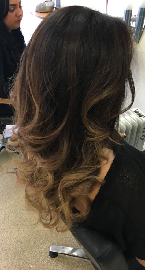 The perfect Curly blowdry Curly Blow Dry Medium Hair, Curly Blowdry Long Hair, Blow Dry Hair For Volume, Debs Hair, Blowdry Curls, Curly Blowdry, Dry Long Hair, Waves Hairstyle, Blowdry Styles