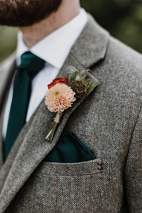 Groom in a grey tweed suit with a dark forest green tie and pocket square and a pink and red flower buttonhole Groomsmen Tweed Suits, Wedding Suit With Green Tie, Dark Green Tweed Wedding Suit, Wedding Suit Inspiration, Dark Grey Suit Green Tie, Spring Wedding Suits Groom, Grey And Green Suit, Dark Grey Suit Wedding, Grey Suit With Green Tie