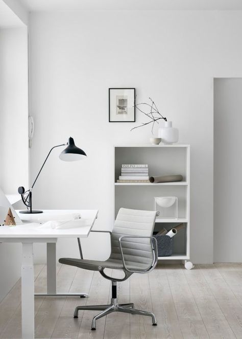 Minimal Workspace, Minimalist Dekor, All White Room, Minimalist Home Office, Home Office Inspiration, Minimalist Desk, Design Salon, Setup Ideas, White Office