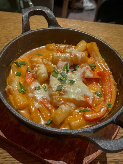 Tteokbokki is chewy rice cakes cooked in a red, spicy broth Cheesy Tteokbokki Aesthetic, Korean Teokkboki Aesthetic, Rose Tteokbokki Aesthetic, Tteokbokki Aesthetic, Buldak Carbonara, Spicy Broth, Real Aesthetic, Korean Street Food, Red Rice