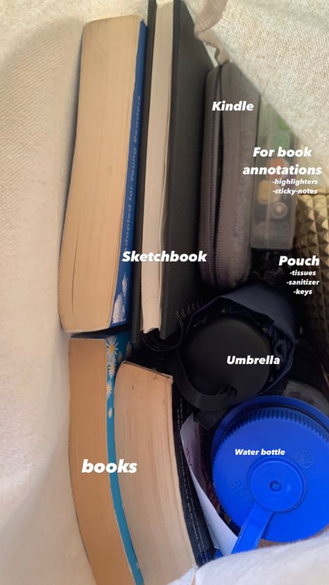 the basic essentials i always carry; -books(1-2) 📚 -kindle if i feel like reading more easily -water for hydration 💦 💧 -umbrella incase it rains🌂 -pouch carring small important things -pencilcase for annotating my book 📖 (sticky notes,highlighters,pencils,pens) Thats basically it, but thats brcause my tote bag is relatively small. Book Sticky Notes, Magic Library, Annotating Books, Book Essentials, Reading More, Basic Essentials, Book Annotation, Sticky Notes, Book 1