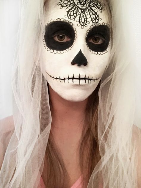 Sugar Skull Halloween Makeup | Erica's DIY Work: Sugar Skull face paint Face Paint Skeleton Easy, Diy Halloween Face Makeup, Skeleton Face Paint Easy, Diy Halloween Face, Makijaż Sugar Skull, Skeleton Face Paint, Easy Halloween Makeup Ideas, Sugar Skull Face Paint, Halloween Costume Couple