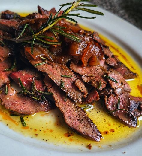 Calves Liver, Offal Recipes, Caramelized Shallots, Liver And Onions, How To Cook Liver, Liver Recipes, Clam Recipes, Beef Liver, Onion Recipes