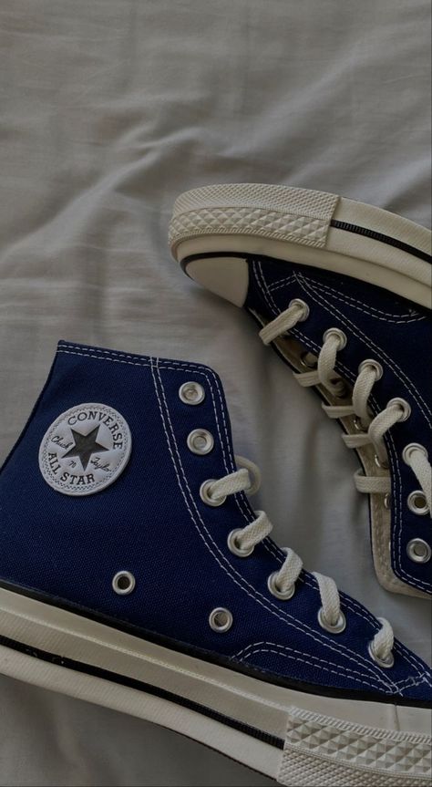 Navy Blue Converse Outfit, Blue Converse Aesthetic, Dark Blue Converse, Blue Converse Outfit, Navy Blue Converse, Converse Chuck 70s, 70s Converse, Cute Converse Shoes, Converse 70s