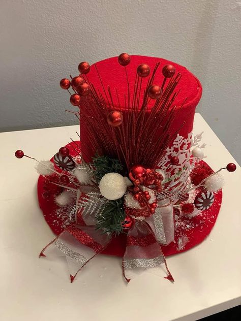 Christmas Top Hats Decoration, Snowman Hat Diy, Top Hat Centerpieces, Diy Christmas Hats, Snowman Hats, Diy Tree Topper, Christmas Table Decorations Diy, Christmas Decorations Centerpiece, Christmas Hats