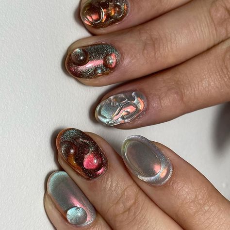 Toko Hutcheson ★ Boorloo Nail Artist | 💫 atm we are all a little obsessed with chrome and magnets gels over here 🏹🫶🏻💕 | Instagram Magnet Chrome Nails, Melted Metal Nails, Magnetic Polish Nails, Chrome Effect Nails, Colorful Chrome Nails, Gel Nails Chrome, Kitsch Nails, Magnet Nails, Monochrome Nails