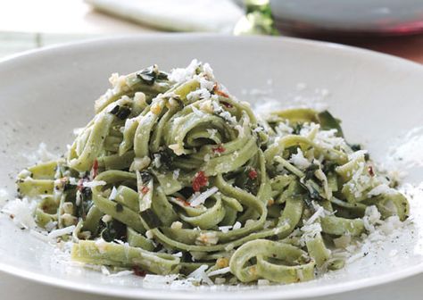 Spicy Spinach Linguine with Olive Oil and Garlic - Bon Appétit Spinach Linguine, Spicy Spinach, Milanese Recipe, Lemony Chicken, Chicken Milanese, Linguine Recipes, Garlic Recipe, Linguine Pasta, Pecorino Romano