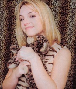 Britney Spears 2000s, Britney Spears 1999, Celebrities With Cats, Britney Spears Gif, Britney Spears Photos, Britney Spears Pictures, Britney Jean, Closer Quotes Movie, Love U Forever