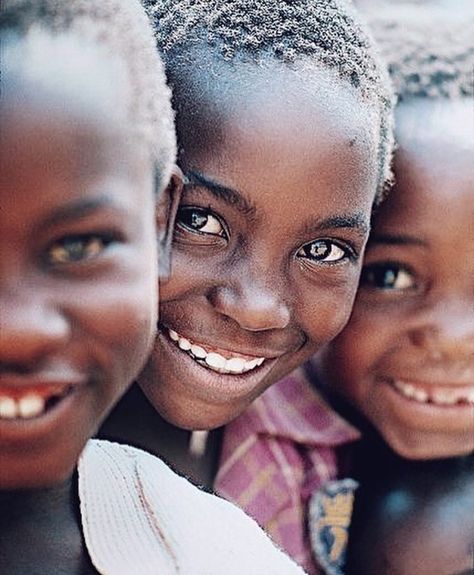 Bringing smiles to those who need it most  Each purchase helps support a child's future  #nomad2nomad @niella.venn African Children, Kids Laughing, Human Spirit, Great Smiles, Child Smile, Happy Together, People Of The World, Zimbabwe, Kids Portraits