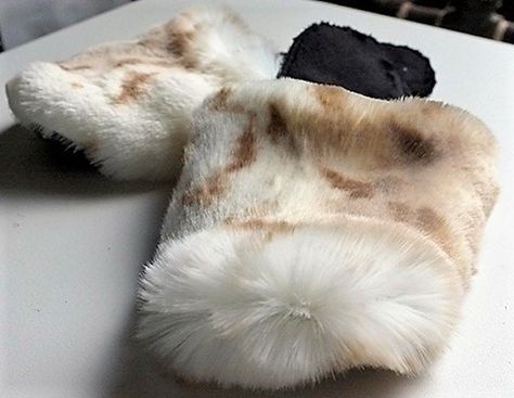 Fake Fur Crafts, Best Sewing Projects, Leopard Craft, Diy Faux Fur, Diy Drapes, Craft Fur, Diy Sewing Tutorials, Faux Fur Throw Blanket, Faux Fur Pillow