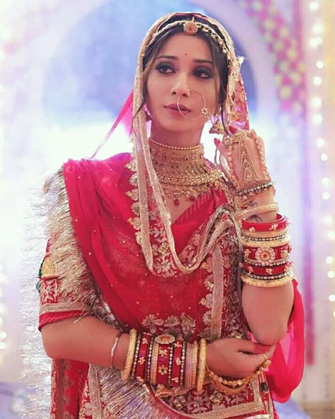 White Chooda, Rajpooti Poshak, Diy Indian Wedding, Dresses For Indian Wedding, Wedding Dress Upcycle, Rajasthani Look, Vrushika Mehta, Rajasthani Poshak, Dress Upcycle