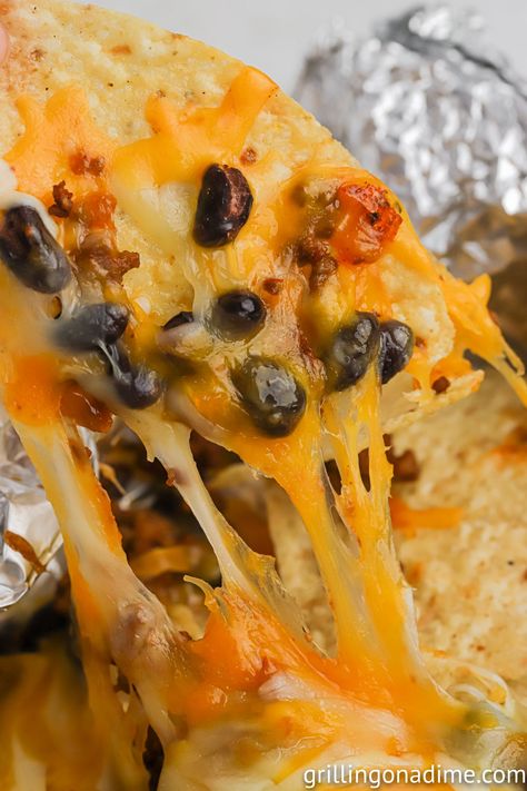 Foil Pack Nachos Recipe - grillonadime.com Easy Grill Recipes, Recipes For The Grill, Foil Meals, Easy Grill, Smash Burger Recipe, Nacho Toppings, Grilled Side Dishes, Foil Pack Dinners, Dip Recipes Appetizers