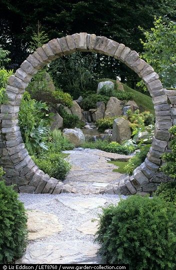 Entrance to garden with a stone garden moon | http://www.garden-collection.com/search_results.asp?keywords=moon%20gate Ngwe Saung, English Garden Design, Moon Gate, Easy Gardening, Garden Entrance, Easy Landscaping, Stone Arch, Moon Garden, Garden Oasis