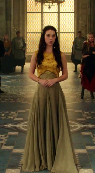 Mary Queen of Scots ~ Reign  when it first aired I thought omy, way to young to play Mary but as it turns out this show is quite good! Reign Outfits, Reign Tv Show, Marie Stuart, Reign Fashion, Reign Dresses, Mary Dress, Mary Queen Of Scots, Royal Dresses, Old Dresses