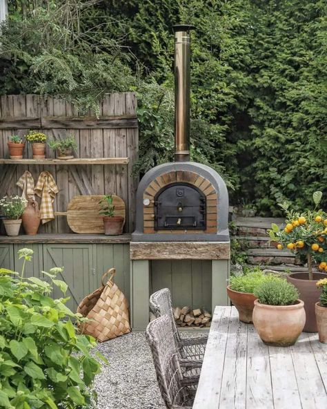 Rustic Outdoor Bar, Simple Outdoor Kitchen, Pizza Oven Outdoor Kitchen, Rustic Outdoor Kitchens, Outdoors Ideas, Backyard Plan, Outdoor Bbq Kitchen, Outdoor Oven, Small Outdoor Spaces