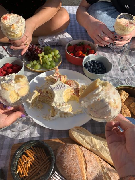 Wine Glass And Cake, Cake Wine Glass Aesthetic, Cake In A Glass Picnic, Cake And Wine Glass Trend, Wine Glass Cake Picnic, Cake In A Wine Glass Aesthetic, Wine Glass Birthday Cake, Aesthetic Cake Picnic, Cake Wine Glass Trend