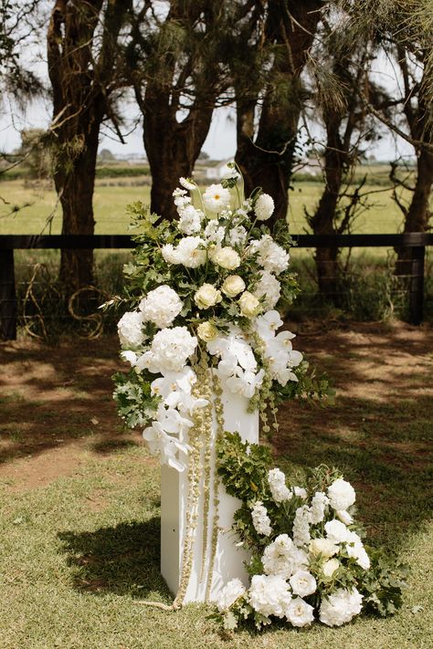 Podium For Wedding Ceremony, Wedding Aisle Urns, Ceremony Florals On Pedestals, Flowers On Plinths Wedding, Floor Alter Flowers, Column Flowers Wedding, Plinth Ceremony Flowers, Diy Wedding Columns, Wedding Ceremony Plinth Flowers