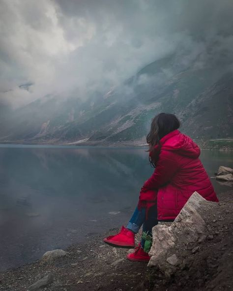 My flesh  my heart  my fail but god is strength of my heart and my protection. Naran Kaghan, Kaghan Valley, طابع بريدي, Travel Pictures Poses, Alone Photography, Girls Dp Stylish, Love Couple Photo, Portrait Photography Poses, Trik Fotografi