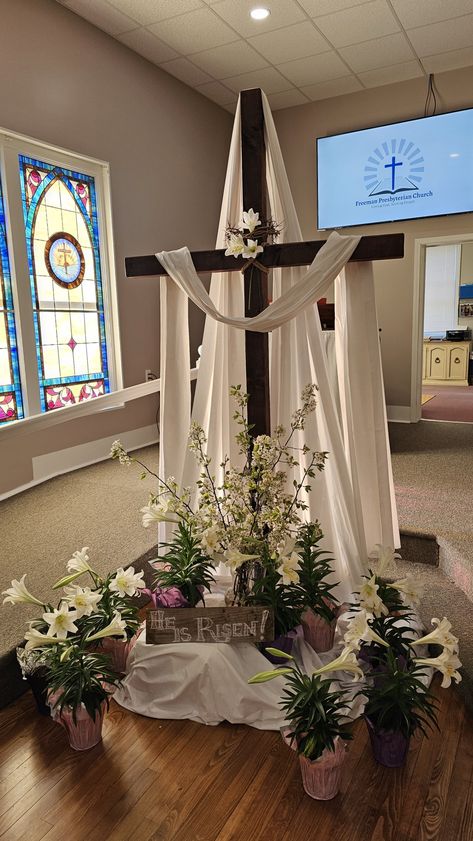 The cross was draped in white cloths.  The "normal" draping over the cross beam was further enhanced by draping the back of the cross from top to bottom and placing a light behind to illuminate the white drapery slightly.  Easter lillies surround the base of the cross with sprays of callery pear branches.  The crown of thorns is in the center of the cross with 3 lillies. January Church Decorations, Christmas Devotions, Lent Decorations, Easter Church Flowers, Lent Decorations For Church, Church Stage Decor, Easter Things, Easter Sunday School, Christmas Devotional