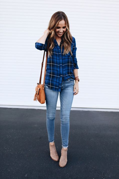 THE SHIRT YOU CAN WEAR YEAR ROUND | Merricks Art | Bloglovin’ Blue Plaid Shirt Outfit Women, Outfit Ideas With Flannels, How To Style Plaid Shirts, Blue Plaid Shirt Outfit, Blue Shirt Outfits Women, Plaid Shirt Outfit Women, Big Shirt Outfits, Outfits With Ankle Boots, Outfit With Flannel