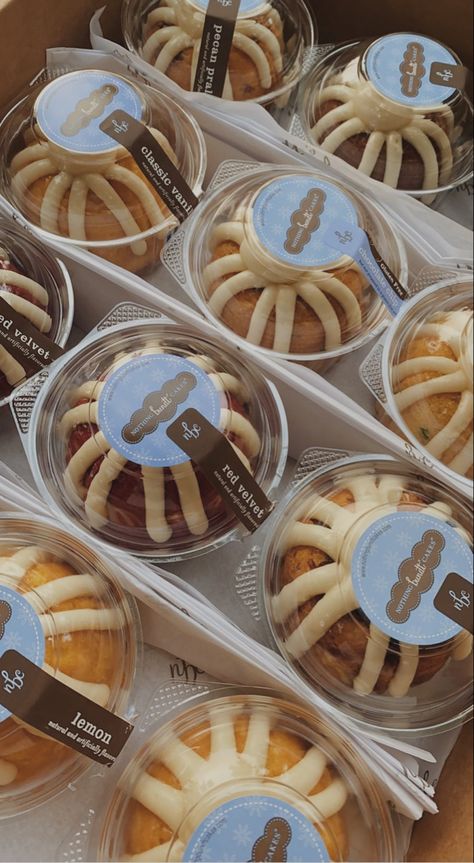 Dessert Sale Ideas, Cinnamon Roll Packaging For Bake Sale, Cinnamon Rolls Packaging, Cinnabon Cake, Bake Sale Displays, Bakery Business Plan, Bake Sale Packaging, Cinnabon Cinnamon Rolls, Baking Packaging