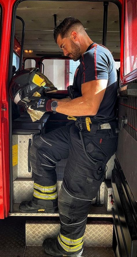 Hot Construction Workers, Fireman Calendar, Fireman Uniform, Firefighter Men, Hot Firefighter, Fireman Costume, Men's Uniforms, Scruffy Men, Construction Worker