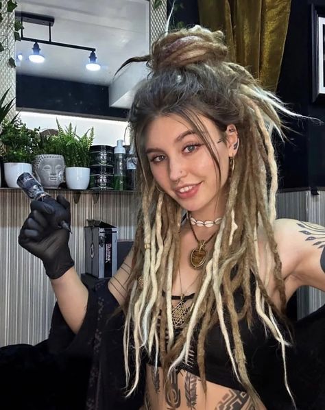 Girls With Dreads, Hippie Dreadlocks, White Girl Dreads, Female Dreads, Hair Color Transformation, Hippie Dreads, Dreadlocks Girl, Dreads Hairstyles, Hairstyle For Long Hair