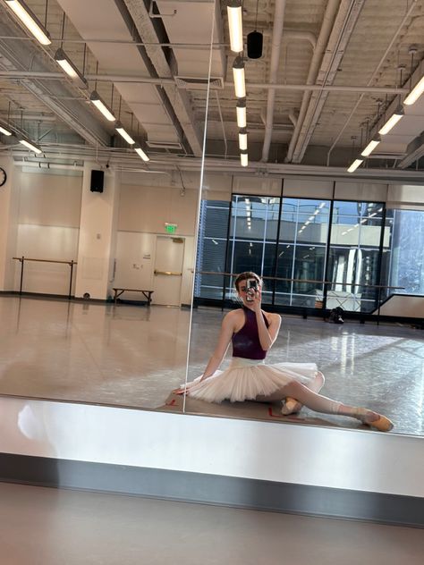 #balletcore #aesthetic #ballerina #ballet #fashion #selfie #goldenhour Ballet Selfie Mirror, Ballet Mirror Selfie, Ballet Selfie, Aesthetic Ballerina, Balletcore Aesthetic, Ballet Pictures, Ballet Studio, Ballet Dancing, Fashion Selfie