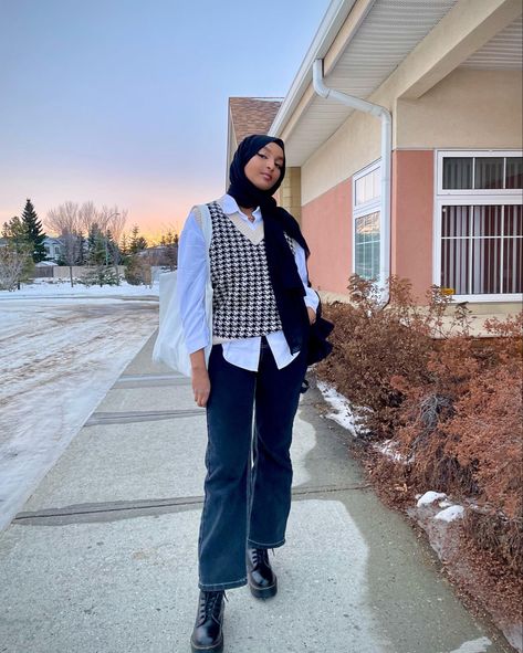 Shoes: Doc Martins Pants: Ali Express Vest: Shein Tote: Ali Express #modest #hijabi #modestoutfit #outfits #outfitideas #outfitinspiration #aesthetic #instagram #fashion Hijabi Vest Outfit, Hijabi Modest Outfits, Modest Hijabi Outfits, Hijabi Outfit, Modest Outfit, Ali Express, Black Vest, Vest Outfits, Modest Outfits