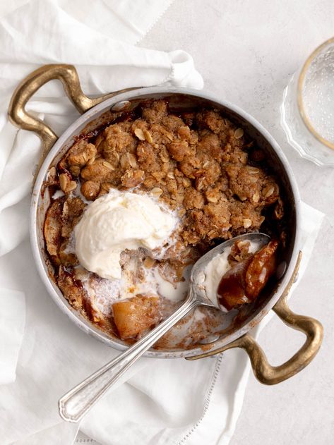 Apple Crisp Apple Crisp Photography, Apple Crisp Aesthetic, Single Serving Apple Crisp, Ice Cream Muffins, Apple Crisps, Bread Bar, Broma Bakery, Winter Meals, Single Lady