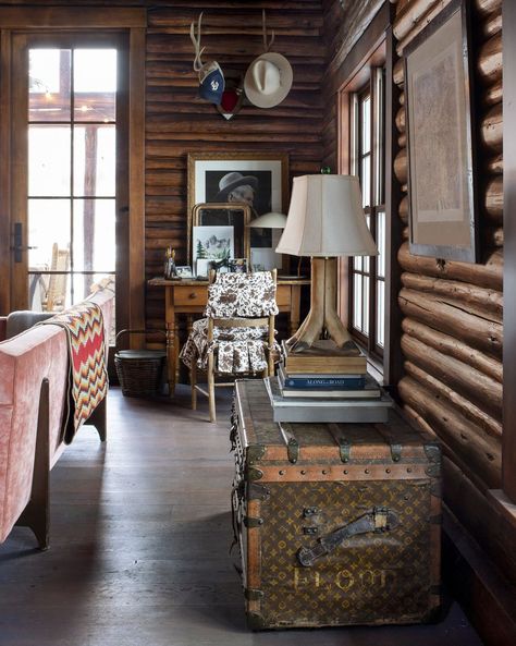 Wilson Wyoming, Hunting Cabin Decor, Cabin Renovation, Log Cabin Living, Log Home Interiors, Hickory Furniture, Luxury Modern Homes, Cabin Interiors, Log Cabin Homes