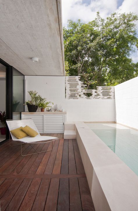 © Wacho Espinosa Futurist Architecture, Outdoor Interior Design, Moderne Pools, Small Pool Design, Outdoor Deco, Modern Pools, Small Pools, Small Pool, Sitges