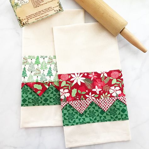 Fort Worth Fabric Studio: Christmas Blitz {Glad Tidings} Tea Towels Crafts, Kitchen Towels Diy, Dish Towel Crafts, Tea Towels Diy, Decorative Tea Towels, Diy Towels, Holiday Sewing, Tea Towel Gift, Making Spirits Bright