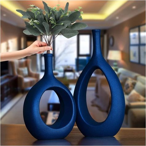 Blue Decor For Kitchen, Home Decor Ideas Navy Blue, Blue And White Office Decor, Navy Blue Living Room Decor Ideas Color Combinations, Navy Blue Table Decor, Table Vase Decor Ideas, Navy Blue Kitchen Decor, Navy Blue Decor Living Room, Navy Blue Living Room Decor