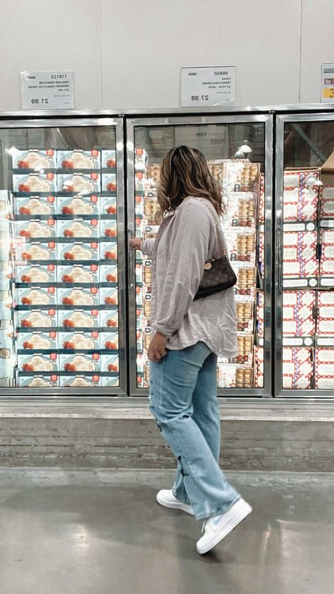 Fridge Aesthetic, It Girl Outfit, Minimal Street Style, Get It Girl, K R, Neutral Fashion, Happy Tuesday, It Girl, Effortless Chic