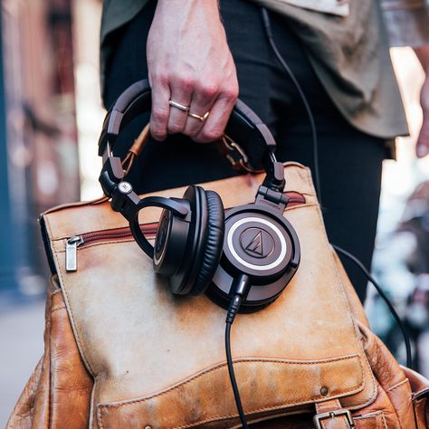 Best Over Ear Headphones, Headphones Outfit, Headphone Outfit, Headphones Art, Audio Technica Headphones, Sound Isolation, Headphones Design, Audio Engineer, Headphones Black