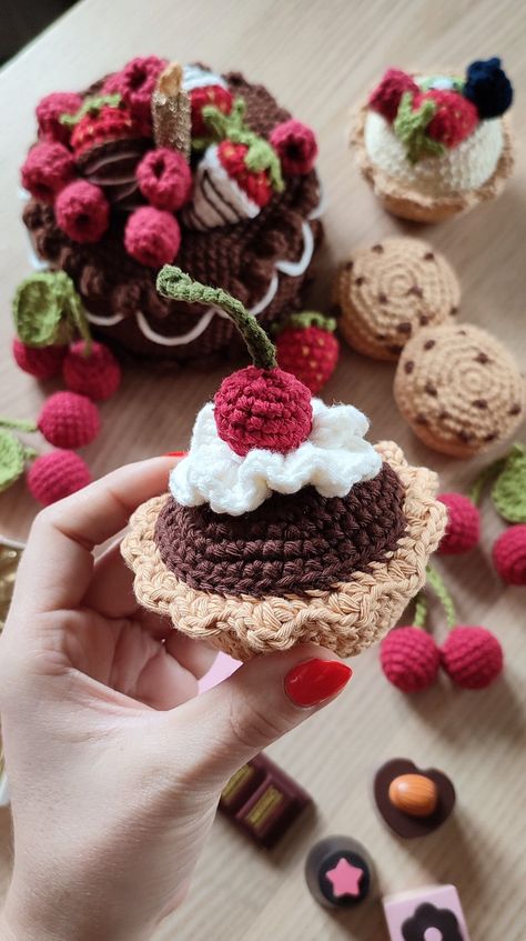 Kids Play Store, Pretend Play Grocery Store, Crochet Chocolate, Play Bakery, Play Grocery Store, Kids Kitchen Accessories, Sweet Muffins, Crochet Cake, Play Kitchen Accessories