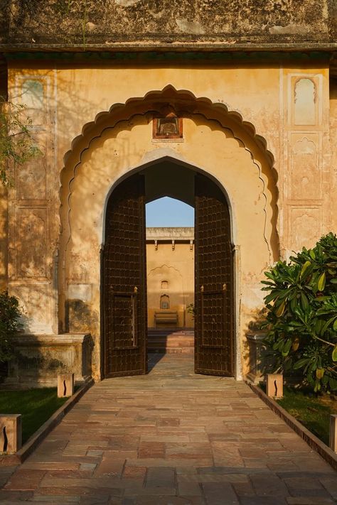 A boutique hotel that’s a paean to Kashmiri craftsmanship, a global collaboration led by Bijoy Jain and more beautiful spaces to bookmark for your next trip.
#trip #travel #aesthetic #culture #design Haveli Design Houses, Bijoy Jain, Eastern Architecture, India Architecture, Front Courtyard, House Arch Design, Minimal House Design, Stone Arch, Old Fort