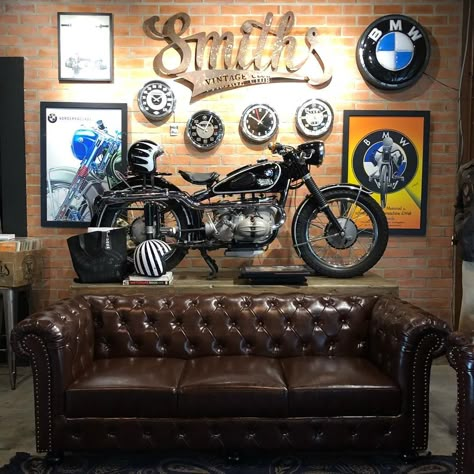 https://www.facebook.com/pg/smithsvintageclubbkk/photos/?ref=page_internal Mountain Villas, Deco Garage, Mountain Villa, Picture Walls, Mens Room, Garage Bike, Men Cave, Guys Night, Garage Cafe