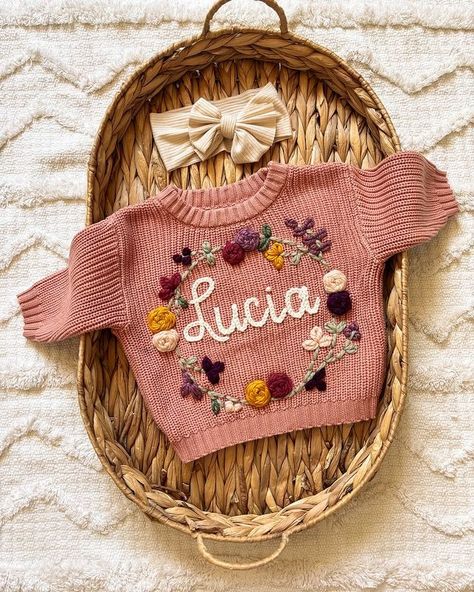 Sweater embroidery • Instagram Sweater With Name, Baby Knit Sweater, Name Sweater, Sweater Embroidery, Embroidery Sweater, Baby Embroidery, Embroidery Videos, Wool Thread, Baby Sweater