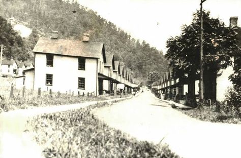 Wayland, KY - Floyd County Appalachian People, Floyd County, Eastern Kentucky, Railroad History, Appalachian Mountains, Country Stars, Historical Pictures, Vintage Pictures, Blue Ridge