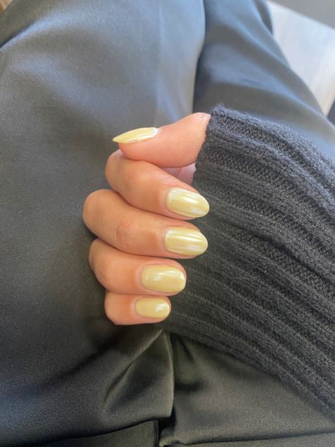 Pale Yellow Nails With Chrome, Yellow Shimmer Nails, Pale Yellow Nails Acrylic, Pearl Yellow Nails, Short Yellow Chrome Nails, Prom Nails Yellow Dress, Pastel Yellow Nails With Chrome, Yellow Metallic Nails, Pale Color Nails