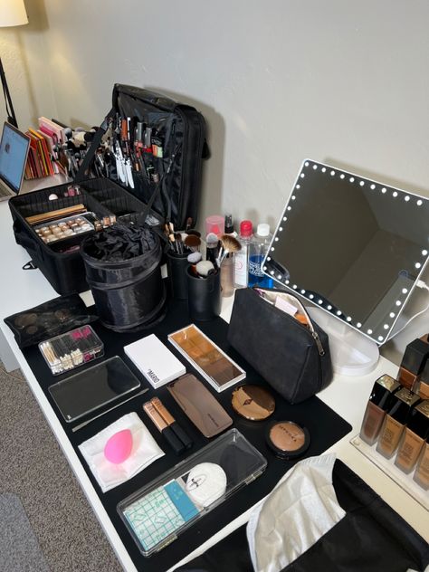 Makeup, organization Make Up Artist Outfits, Makeup Artist Set Up, Artist Setup, Artist Lifestyle, Beauty Room Salon, Makeup Artist Business, Artist Business, Makeup Table, Artist Aesthetic