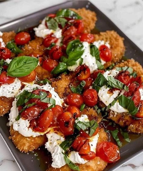 Chicken Cutlet Caprese Salad, Chicken Cutlet Caprese, Chicken Cutlet Dinner Ideas, Eating Mediterranean, Vacation Recipes, Quick Foods, Chicken Caprese, Breaded Chicken Cutlets, Caprese Recipes