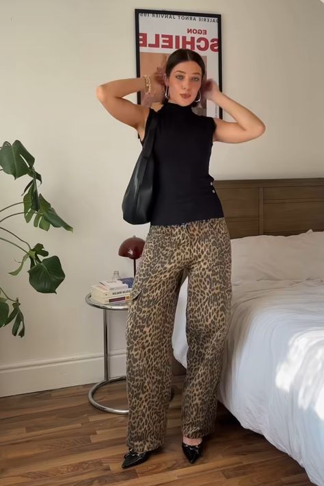 Wide Leg Leopard Pants Outfit, Leopard Pants Outfit, Leopard Print Jeans, Work Fits, Leopard Print Pants, Leopard Pants, Print Jeans, Pants Summer, Stylish Work Outfits