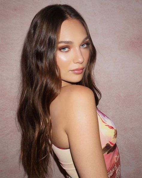 Maddie Ziegler Photoshoot, Dance Moms Cast, Maddie And Kenzie, Maddie Z, Gorgeous Pics, Brown Hair Inspo, Celebrities Before And After, Rebecca Ferguson, Felicity Jones