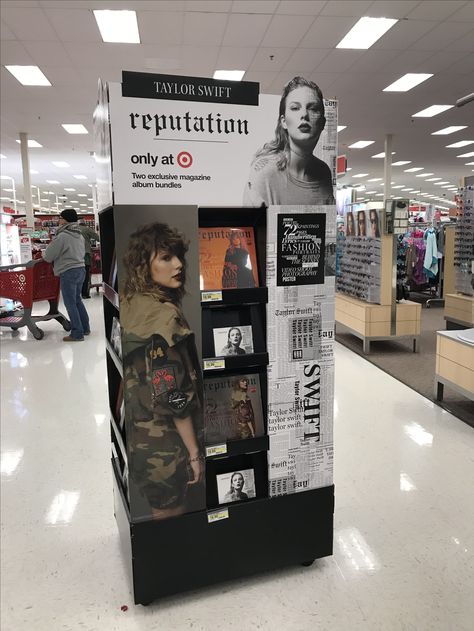 It was the greatest moment ever when I saw the stand! I can’t wait for the concert! Taylor Swift 2017, Taylor Swift Vinyl, Taylor Swift Cd, Big Reputation, Reputation Taylor Swift, Taylor Swift Taylor Swift, American Queen, Reputation Era, Taylor Swift Reputation