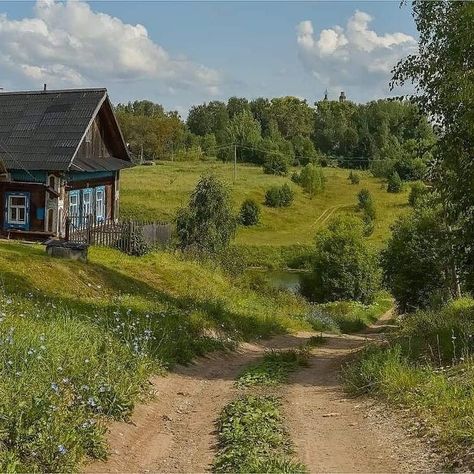 Green Field, Cottage Core Aesthetic, Dirt Road, Cottagecore Aesthetic, Wooden House, Nature Aesthetic, Agra, Pretty Places, Green Aesthetic